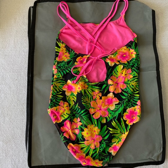 Roxy One-Piece - Kids Size 16 or Adult Small - Picture 2 of 3